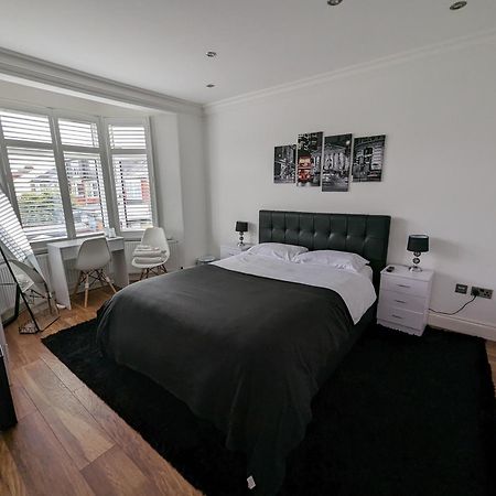 Luxury Hotel Rooms Palmers Green Exteriör bild